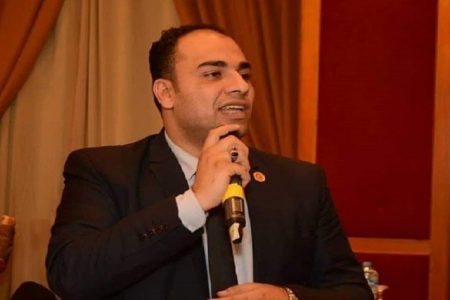 ” شرف الدين فيصل يطالب بخفض أعداد المقبولين بكليات الطب البيطرى”