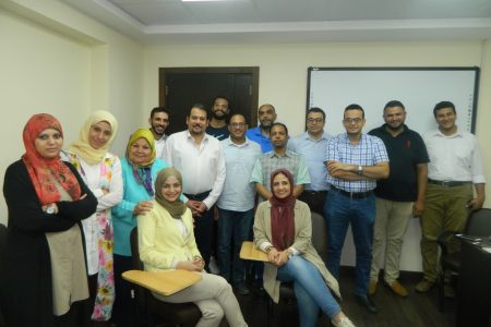 المركز العلمي ينظم دورة «الأمراض الباطنة والمعدية في الحيوانات الأليفة» (صور)