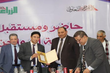 تطبيق قانون لحظر بيع الطيور الحية يحتاج لتغيير الثقافة.. النقيب العام يشارك في ندوة بجريدة الأهرام بعنوان “حاضر ومستقبل صناعة الدواجن”